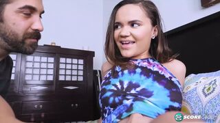 Naudi Nala vadul lecidázza és lovagolja a bazinagy dárdát