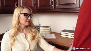 Csábító 40-es Julia Robbie és a tinédzser pasi