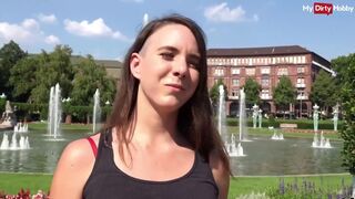 Német turista kiscsaj kültéri anális hancúrozása