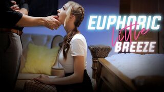 Cuki zsenge Breezy Bri kinky hangulatban csábítja a nevelő atyja barátját csábító alsóruhában