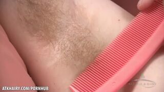 Szőrös fiatal lyuk cyan combs szőrös kalandjai