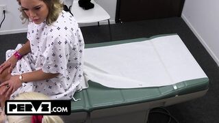 Mimi Monet orbitális popsis szenvedélyes a óriási farkú orvosnál a rendelőben