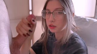 A lusta gamer zsenge lecidázza a fazsat és mellkasába vesz duggást