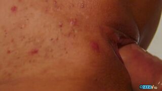 Óriási valagú vörös zsenge ugrál hardcore fészen mélytorok oboázás után