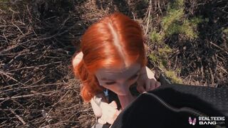 Szívdöglesztő vörös tinédzser Madi Collins kibelezi a puncáját és keményen meghágja a nagyméretű farka