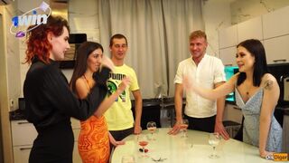 Újévi szext�c a szvingerklubban – nagyméretű faszok csat�ja!