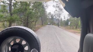 Adrenalinlöket után vad leszbi döngölés a szabadban