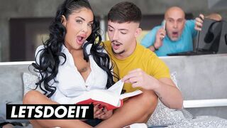 Kezdő angolos csajszi ánuszban profi a LetsDoeIt csatornán