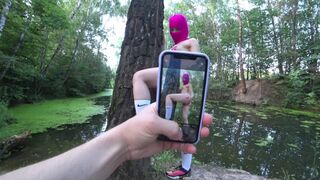 Szöszke fiatal pásztoróra cosplay-ben, arcra élvezés balaklaván