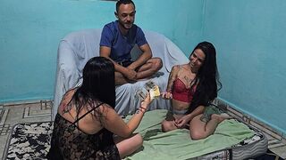 A asszonyom látni akarta, ahogy a kurvája először kapja análba