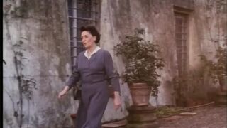 L'Ereditiera negyedik részében Anita Rinaldi termetes rúdat szop retro stílusban