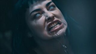 Csábító Kék Hajú Punk Pipi Átváltozása - Jewelz Blu a Parasited Csatornán Vadul Mag Numb-bal